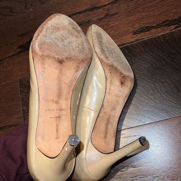 COLE HAAN Women’s Nude Almond Toe Heels Size 7.5 - Picture 5 of 6
